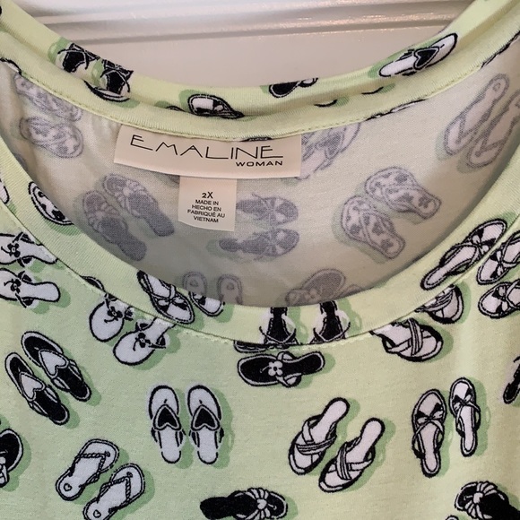 Emaline Woman cap sleeve top with flip flop print - Picture 2 of 3
